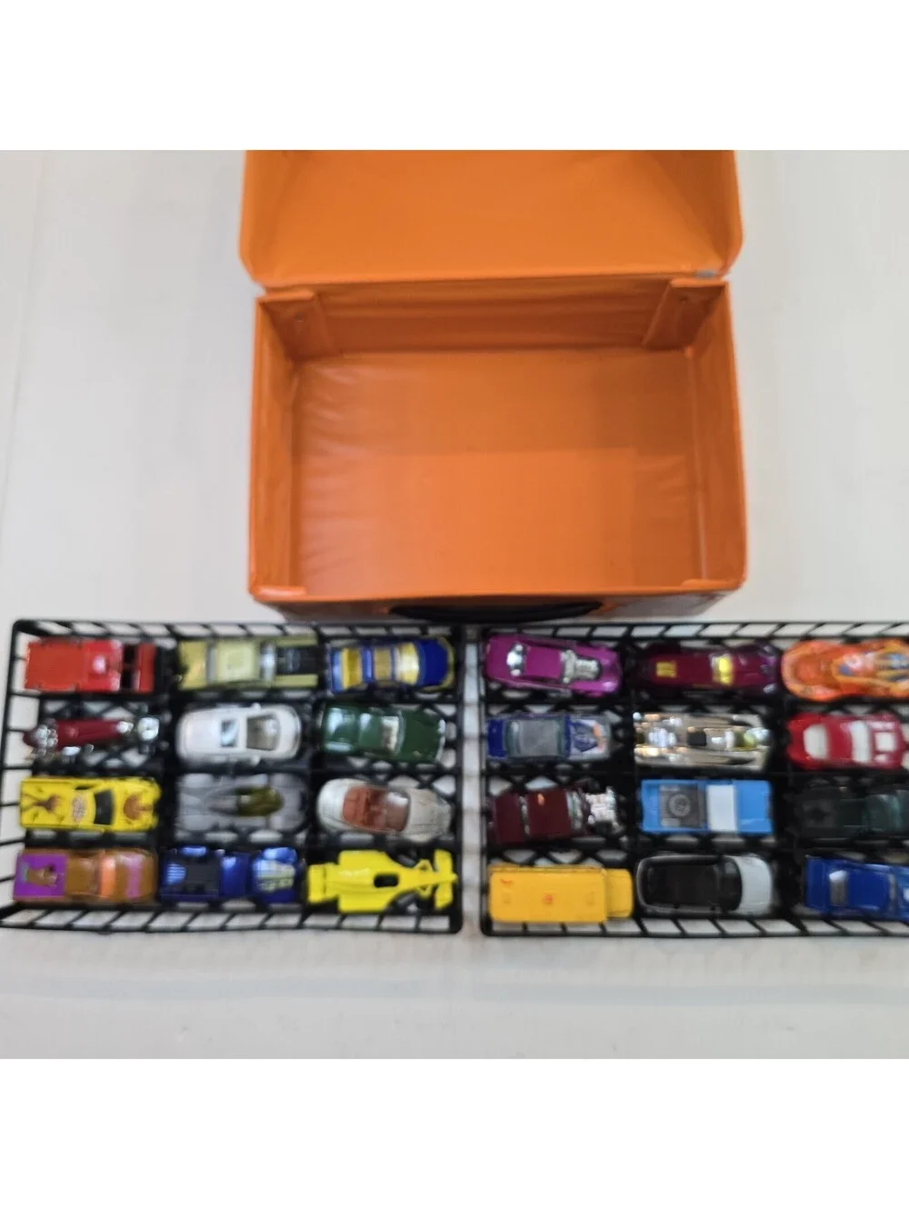 Matchbox Car Carry Case 2001 w/30 Vintage Matchbox Hot Wheels Scooby, etc Cars